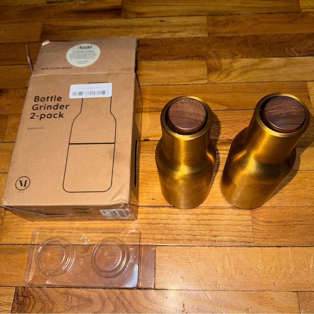 Salt/Pepper Gold Grinder, Pepper Mill/Salt Mill, Brushed Brass Base, Walnut Top